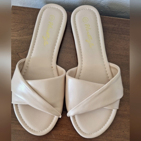 Herstyle Cream Women's Flats Sandals Size 8 - Picture 6 of 6